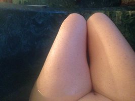 Her sexy legs and pussy in the tub