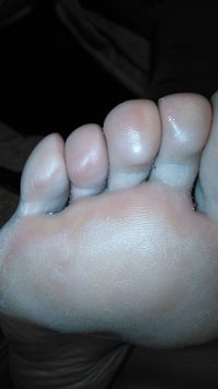 Wife's smelly toes! Add your load! :-)