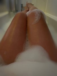 Don’t usually post pics of my legs… bubbles are making me feel brave this e...