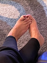 Wife’s sexy feet toes
