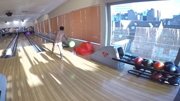 Nude Bowling !