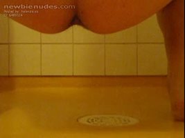 Young female pee in the shower :)