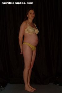 27 weeks pregnant, getting bigger :D